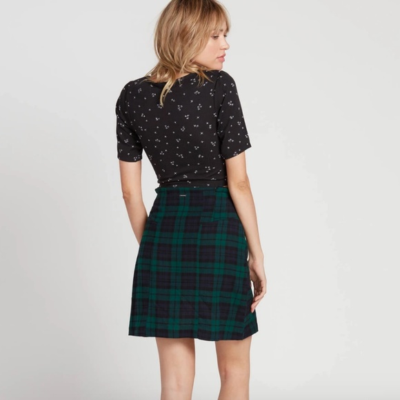 NWT Volcom Untamed Feels Skirt-S Flattering Fit - Picture 4 of 7